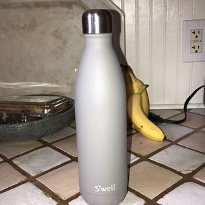 BASICALLY NEW SWELL BOTTLE